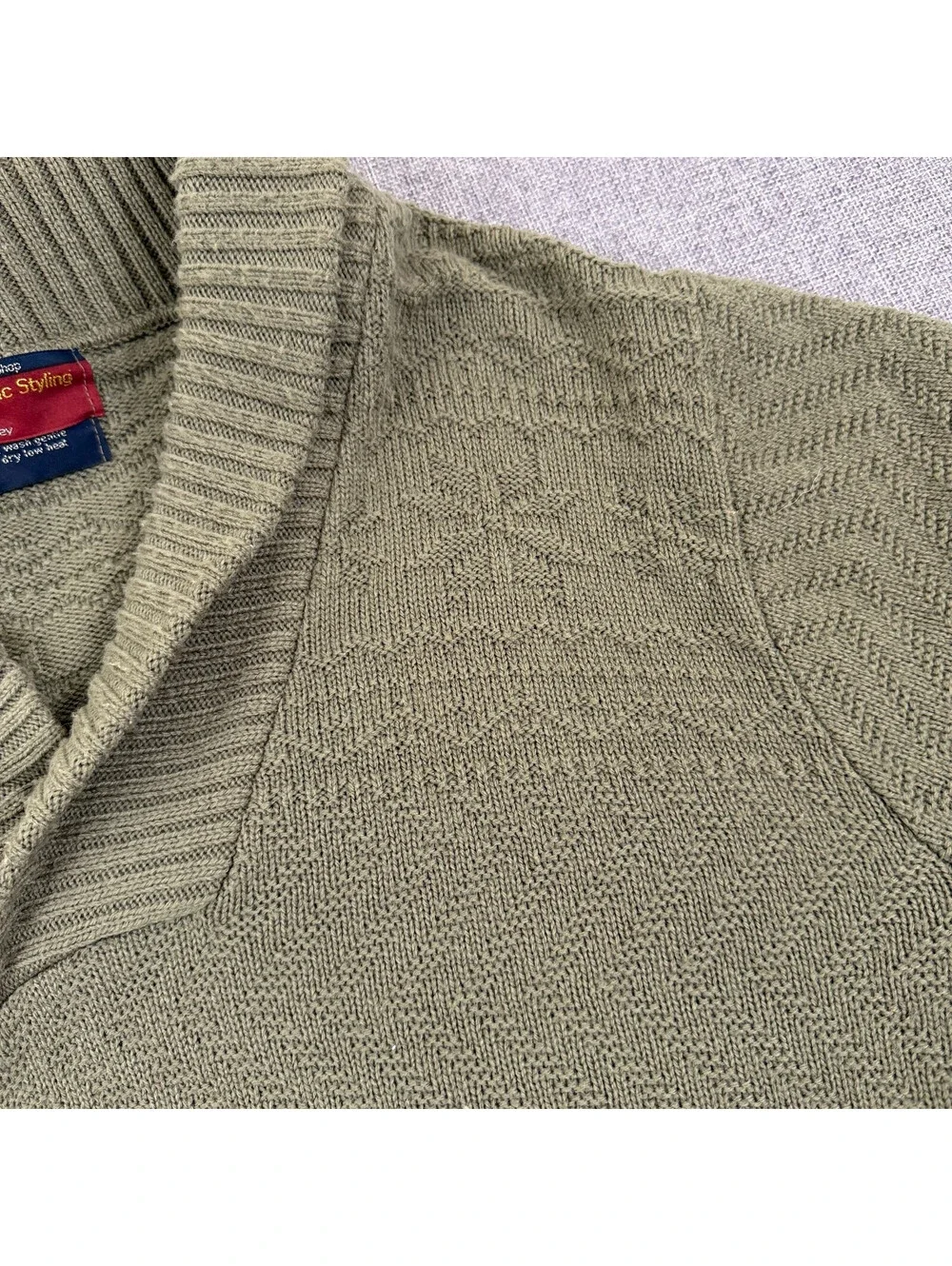 Vintage JCPenney Classic Styling Mens S/M Shawl Collar Sweater Green Snowflakes